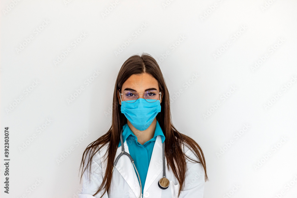 Shoto of professional young Caucasian doctor in medical mask and white coat with stethoscope over neck, isolated on the white background.Covid 19, coronavirus,healthcare and doctors concept.Copy space Shoto of professional young Caucasian doctor in medical mask and white coat with stethoscope over neck, isolated on the white background.Covid 19, coronavirus,healthcare and doctors concept.Copy space