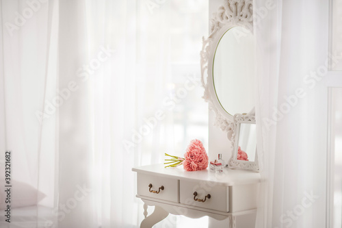 Canvas-taulu Pink flowers on the dressing table in the white bedroom