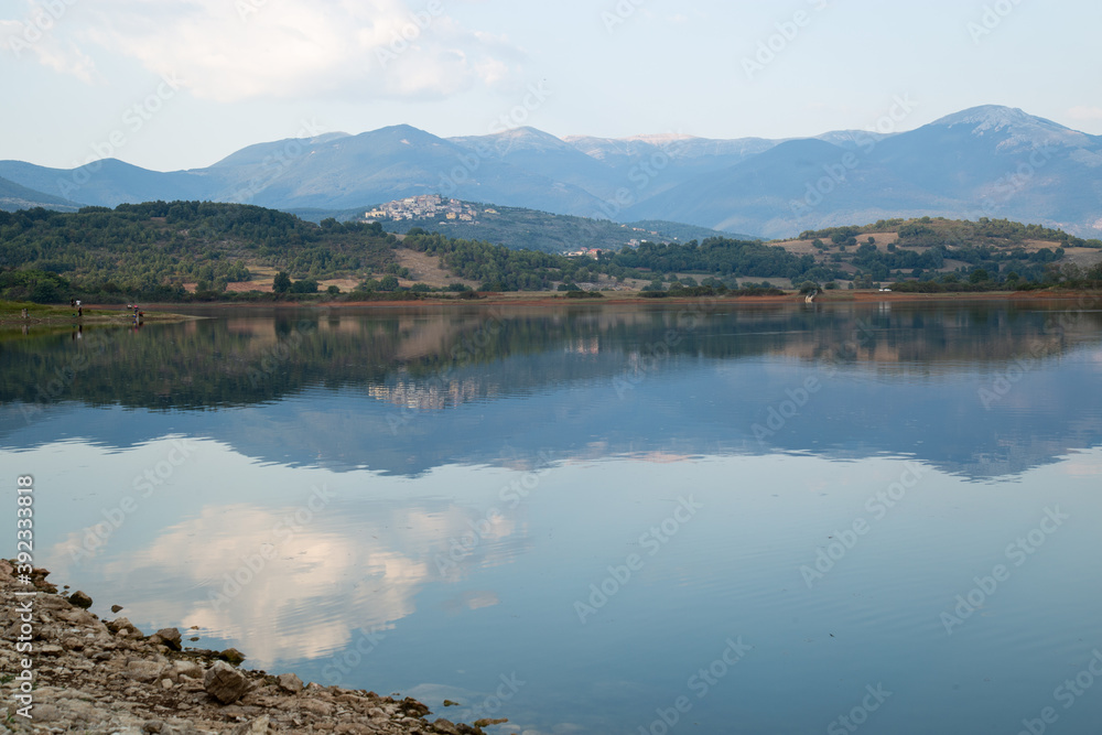 immagine aerea del lago di Canterno