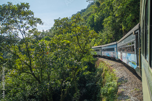 Trem de passageiros na ferrovia Curitiba Paranaguá, turismo, Paraná, Brasil