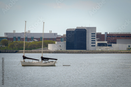 Fotografía The Kennedy presidential library on the water in Boston