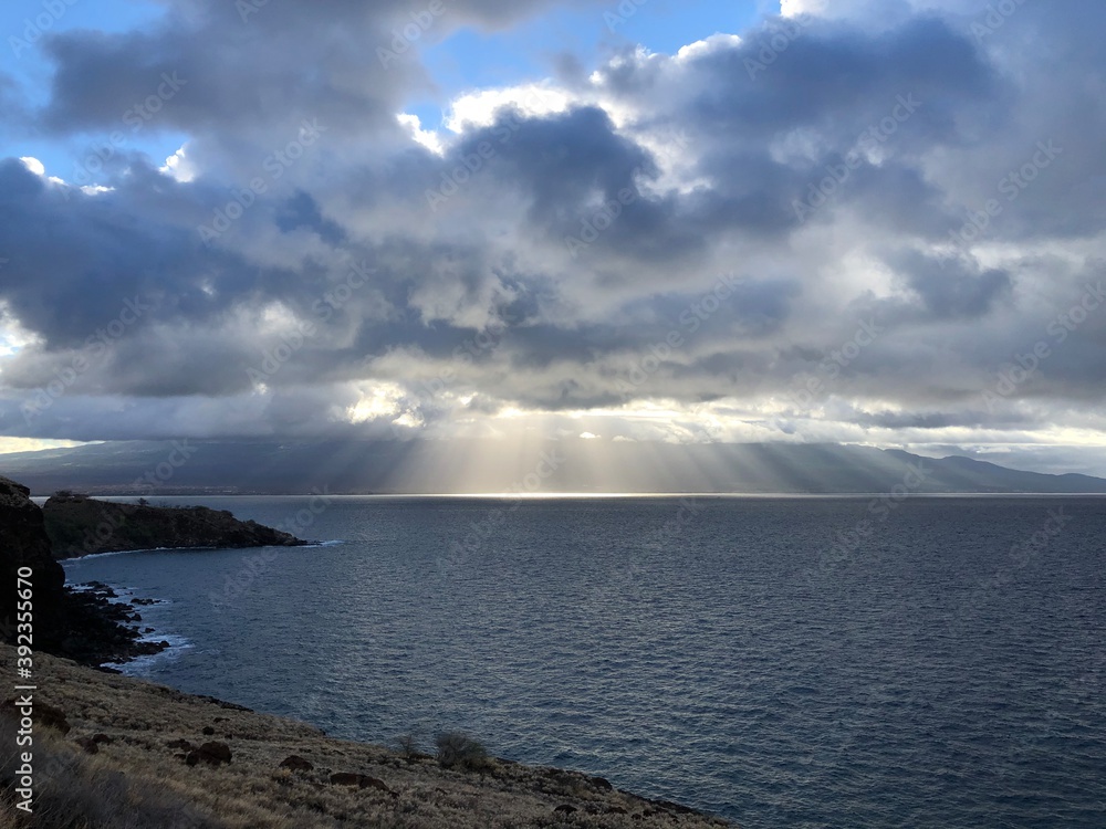 Sun reys over the ocean in Maui Sun reys over the ocean in Maui