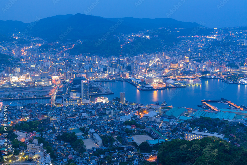 日本　長崎県長崎市、日本三大夜景の一つ稲佐山山頂展望台からの夜景