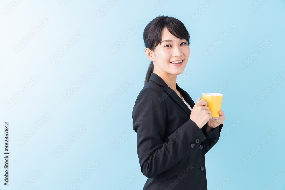 女性 飲み物 ビジネス 女性 飲み物 ビジネス