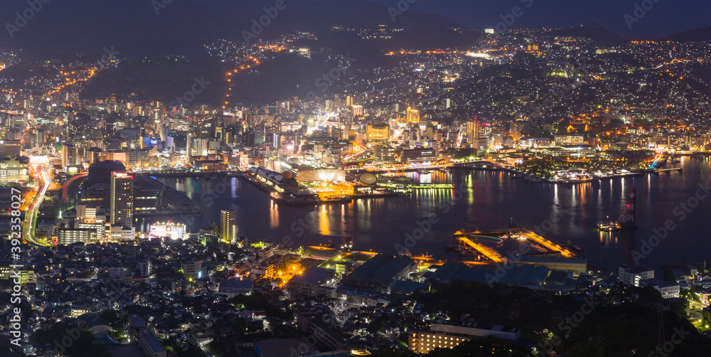 日本　長崎県長崎市、日本三大夜景の一つ稲佐山山頂展望台からの夜景