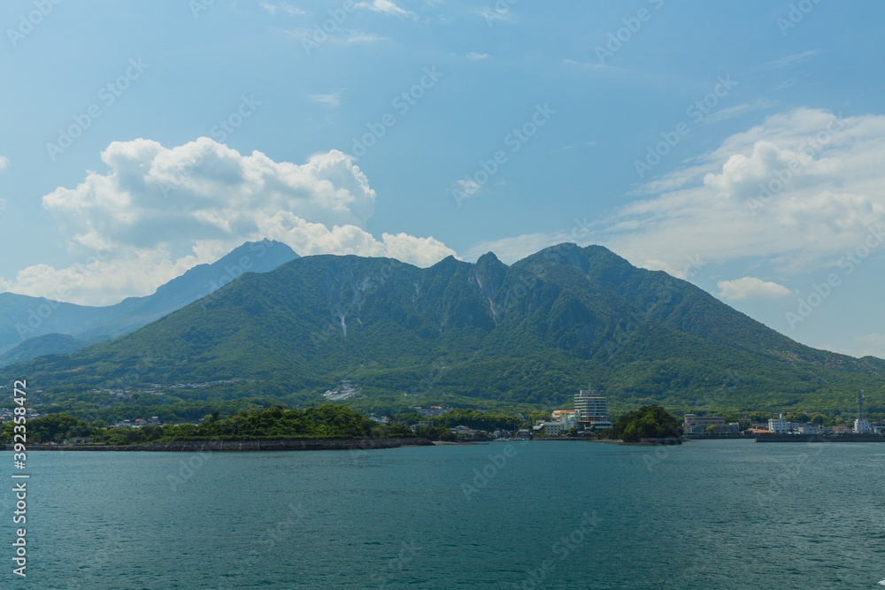 日本　長崎県のフェリーから見える島原半島の眉山と雲仙岳