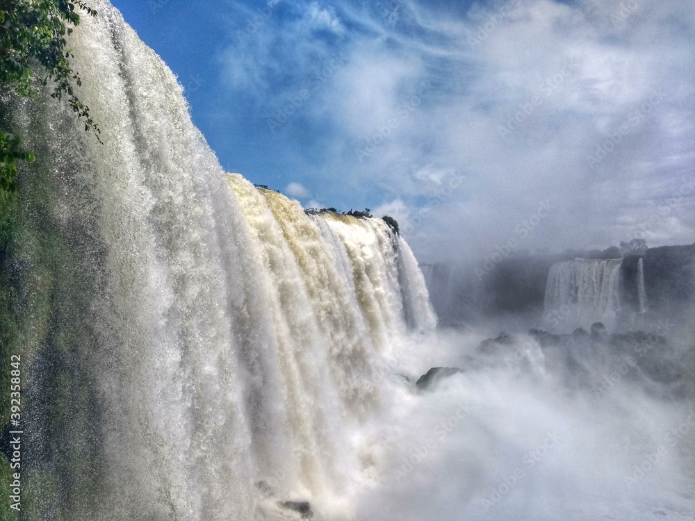 Cataratas do Iguaçu (Iguazu Falls) - Foz do Iguaçu, Paraná, Brasil
Iguaçu Falls are waterfalls of the Iguazu River on the border of Argentina and Brazil.They make up the largest waterfall in the world