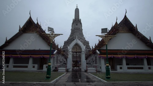 Wallpaper Mural Empty tourists of Wat Arun, Temple of dawn in Bangkok, Thailand during Corona virus, Covid 19 outbreak in city. Torontodigital.ca