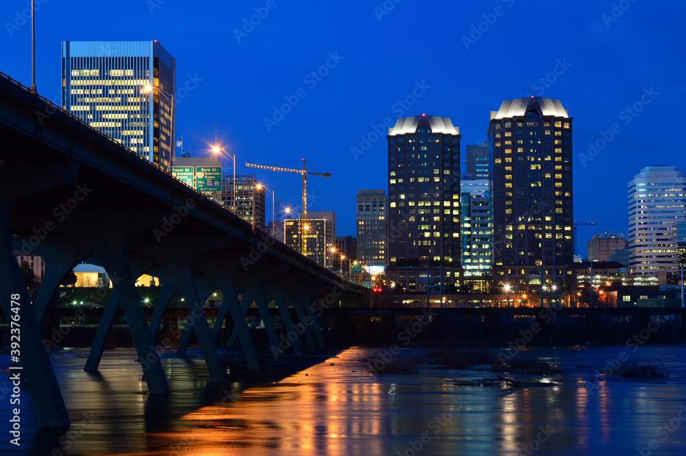 Obraz premium Richmond Virginia at dusk