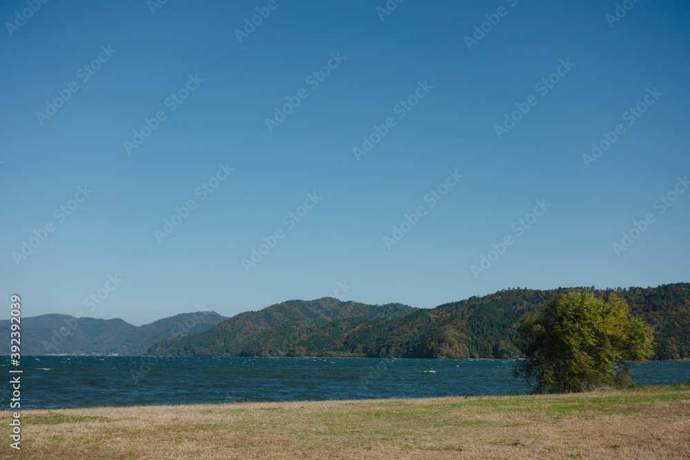 晴天下の琵琶湖の風景です