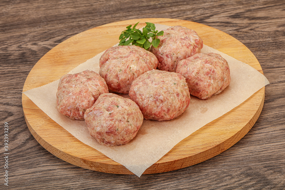 Raw turkey meatball for cooking