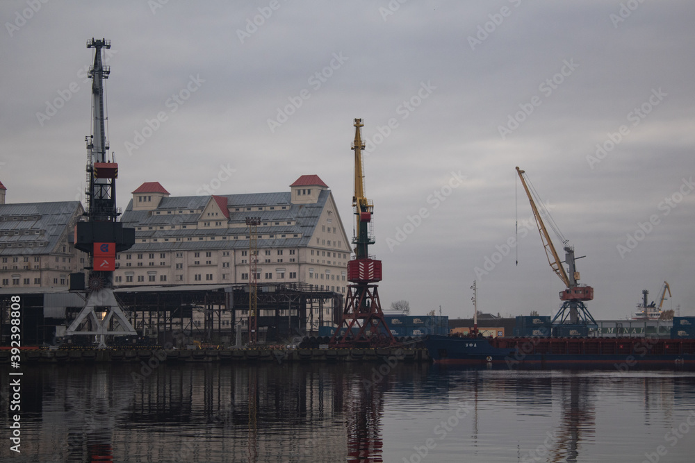 Lifting cranes and buildings on the water on the embankment