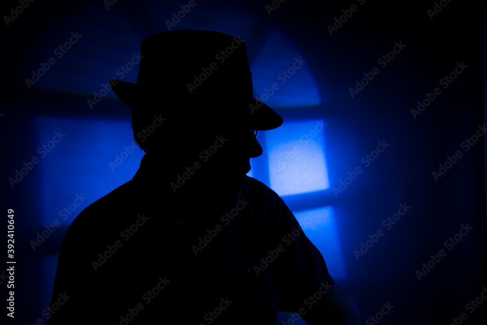 homme avec un chapeau, ombre chinoise Stock Photo | Adobe Stock