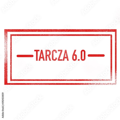 Czerwony tekst TARCZA 6 jako pieczątka na białym tle. Nazwa ochrony finansowej przedsiębiorców w czasie covid 19 