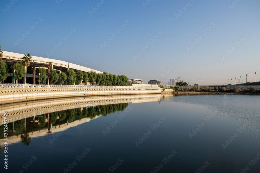 Naklejka premium Clean pond in early morning hour.