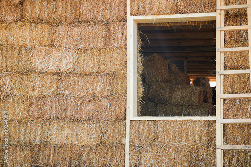 Obraz na płótnie Outside house wall made from straw
