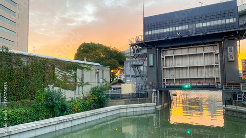 Tableau sur toile 東京 墨田  夕方の源森川水門