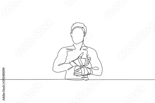 Single continuous line drawing of young sportive man kickboxer wrap a bandage strap to prepare a fight in sport hall. Fight competition sport concept. Trendy one line draw design vector illustration