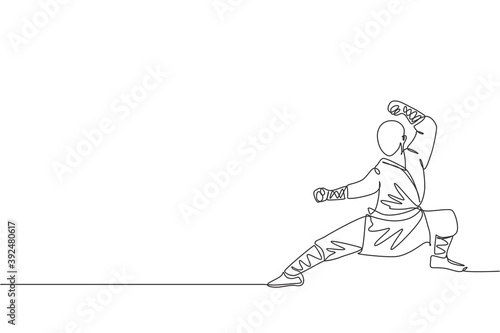 Single continuous line drawing young muscular shaolin monk man train martial art at shaolin temple. Traditional Chinese kung fu fight concept. Trendy one line draw graphic design vector illustration