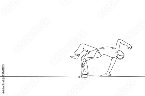 Single continuous line drawing of young sportive man practice Brazilian capoeira move dance at outdoor street. Culture martial art and sport concept. Trendy one line draw design vector illustration