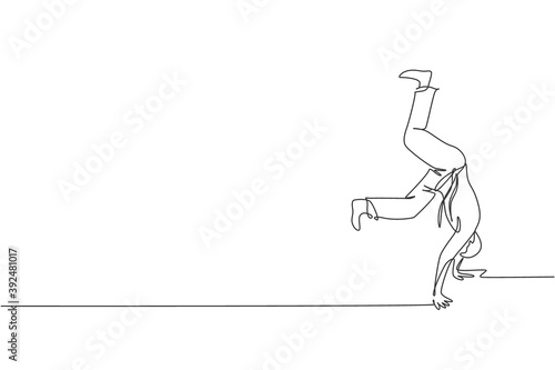 One single line drawing of young energetic man capoeira dancer perform dancing fight vector graphic illustration. Traditional martial art lifestyle sport concept. Modern continuous line draw design