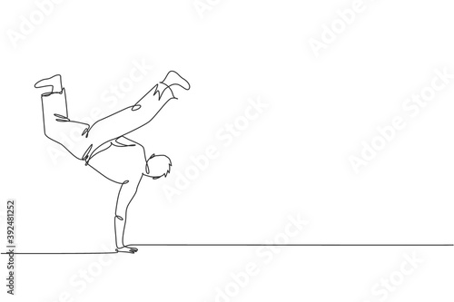 One single line drawing of young energetic man capoeira dancer perform dancing fight vector illustration graphic. Traditional martial art lifestyle sport concept. Modern continuous line draw design