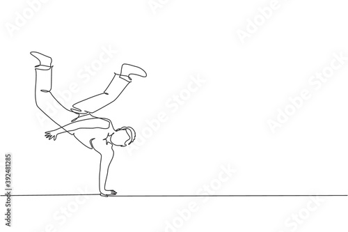Single continuous line drawing of young sportive man practice Brazilian capoeira move dance at outdoor street. Culture martial art and sport concept. Trendy one line draw design vector illustration