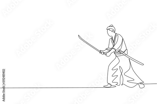 One continuous line drawing of young bravery samurai warrior pose ready to attack at training session. Martial art combative sport concept. Dynamic single line draw design vector graphic illustration