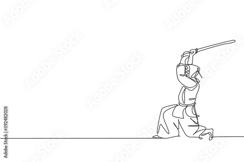 One continuous line drawing of young sporty man training kendo attack fighting skill in dojo center. Healthy martial art sport concept. Dynamic single line draw graphic design vector illustration