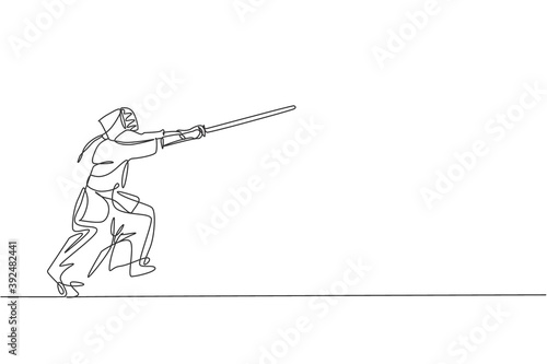 Single continuous line drawing of young sportive man practicing kendo attack hit martial art skill on gym sport center. Fighting sport concept. Trendy one line draw graphic design vector illustration