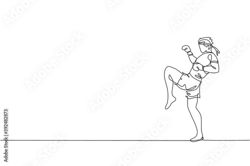 One continuous line drawing of young sporty muay thai boxer man preparing to fight, stance kick at box arena. Fighting sport game concept. Dynamic single line draw design graphic vector illustration