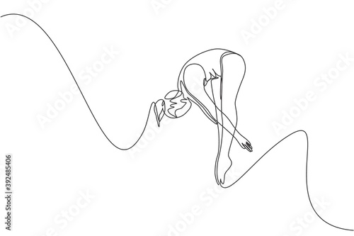 Single continuous line drawing of young sportive woman beauty jumping then tumbling and somersaulting in swimming gym center. Water sport event concept. Trendy one line draw design vector illustration