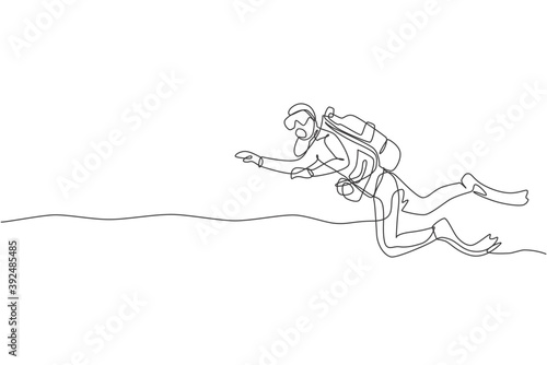 One single line drawing young energetic man do scuba diving at sea ocean to see underwater life world vector illustration graphic. Healthy lifestyle sport concept. Modern continuous line draw design
