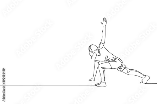 Single continuous line drawing of young sportive woman training side lunge windmill pose in sport gymnasium club center. Fitness stretching concept. Trendy one line draw design vector illustration