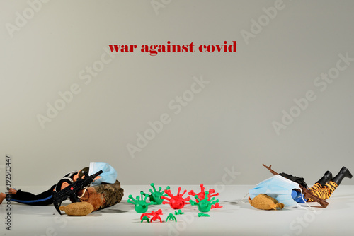 guerra al coronavirus (covid 19) juguetes luchando contra el covid  photo