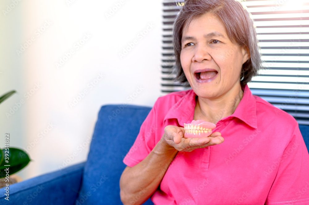 Elderly Asian ying rejoices with dentures