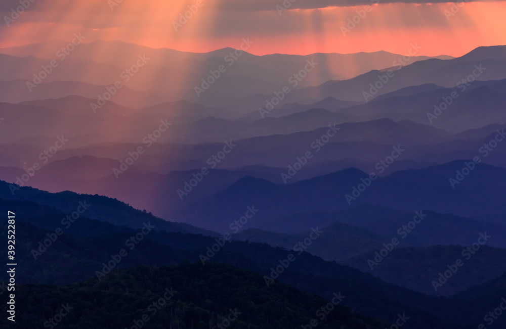 Obraz premium Sun Beams Highlight Blue Ridge Mountains