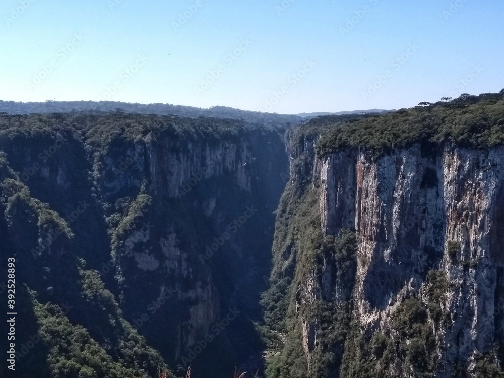 Cânion Itaimbezinho - Parque Nacional de Aparados da Serra - Canyons
Aparados da Serra National Park is in south Brazil. It’s known for the Fortaleza and Itaimbezinho Canyon
