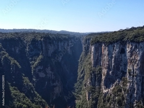 Cânion Itaimbezinho - Parque Nacional de Aparados da Serra - Canyons
Aparados da Serra National Park is in south Brazil. It’s known for the Fortaleza and Itaimbezinho Canyon