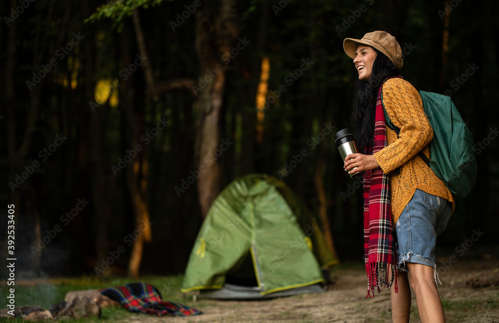 Obraz premium Camp Forest Adventure Travel Remote Relax Concept