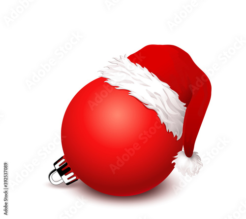 Rote Weihnachtskugel mit Weihnachts-Mütze, 
Vektor Illustration isoliert auf weißem Hintergrund
