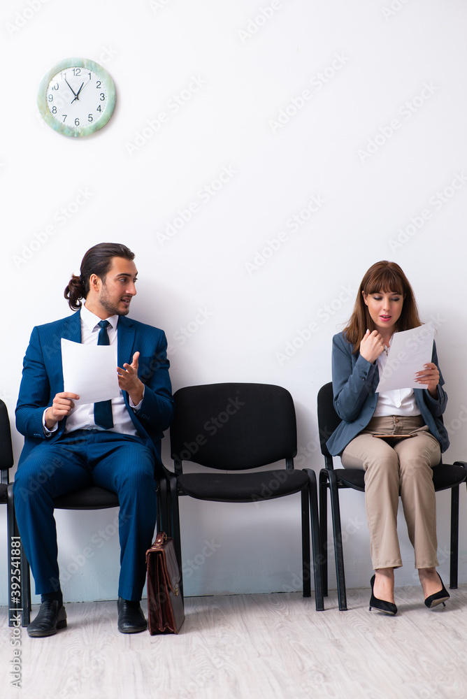 Obraz premium Young businessman and businesswoman waiting for an interview at