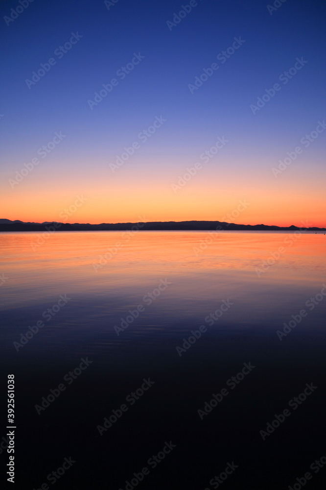 夕暮れの猪苗代湖・志田浜（福島県・猪苗代町）