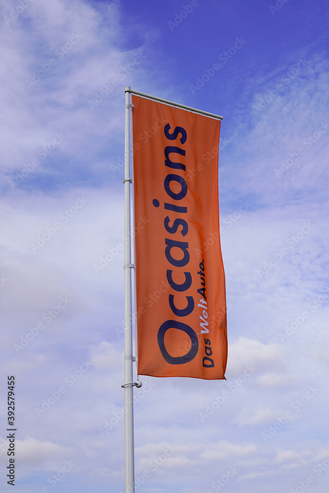 das weltauto sign logo on flag store group second hands das welt auto