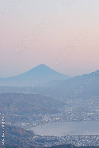 高ボッチ高原からの富士山と諏訪湖、岡谷市の夜景