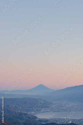 高ボッチ高原からの富士山と諏訪湖、岡谷市の夜景
