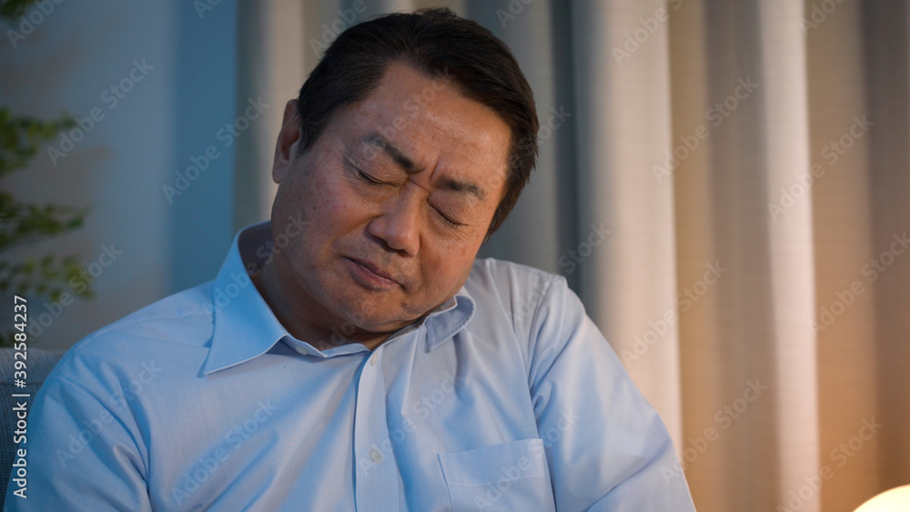 Obraz premium マッサージをする中年男性