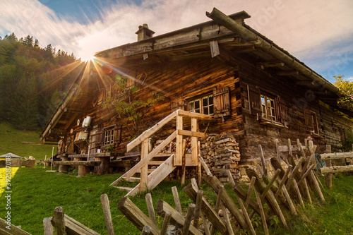 Allgäu - Chalet - Hütte - Alpe - urig - Sonne photo