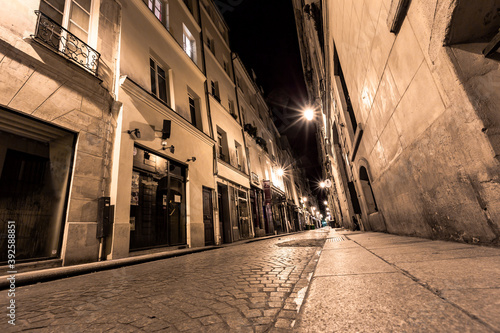 Fototapeta Naklejka Na Ścianę i Meble -  narrow street