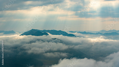 兵庫県・丹波市の雲海と光芒